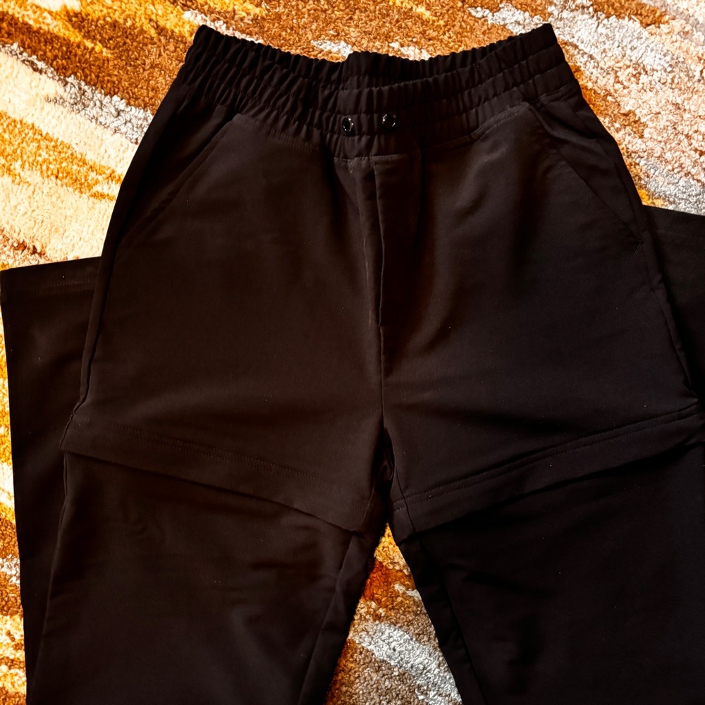 Pants Women's Size small Joe Fresh
Black Convertible Pant into Zip Shorts